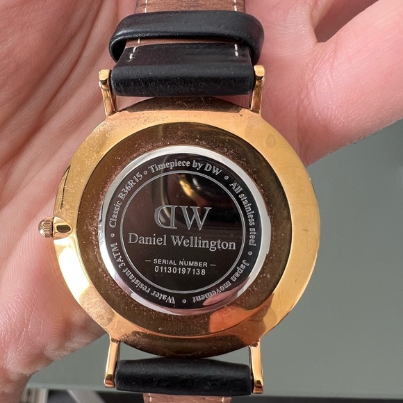 Daniel Wellington rose gold watch - Picture 3 of 4